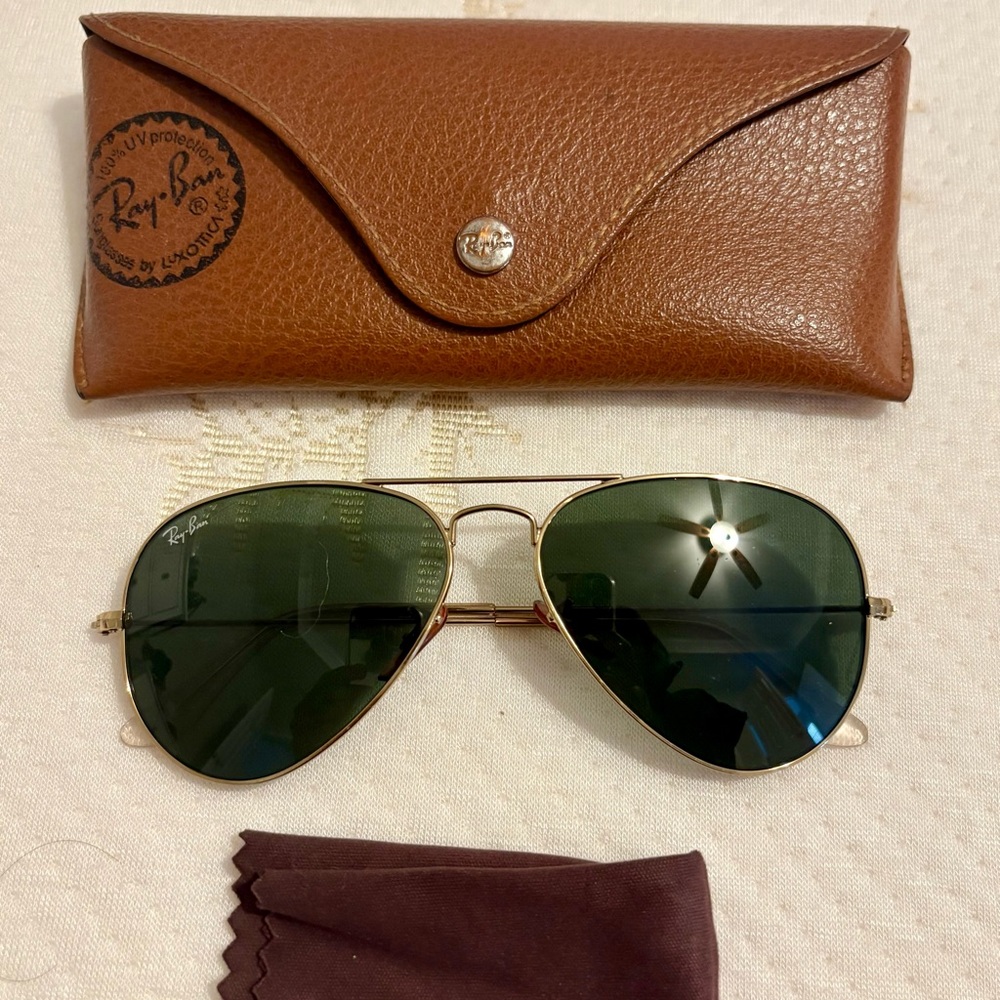Ray-Ban Aviator Sunglasses with Green Lenses and Brown Case